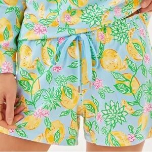 NWT Lilly Pulitzer Lemon Print Shorts size medium! 🍋